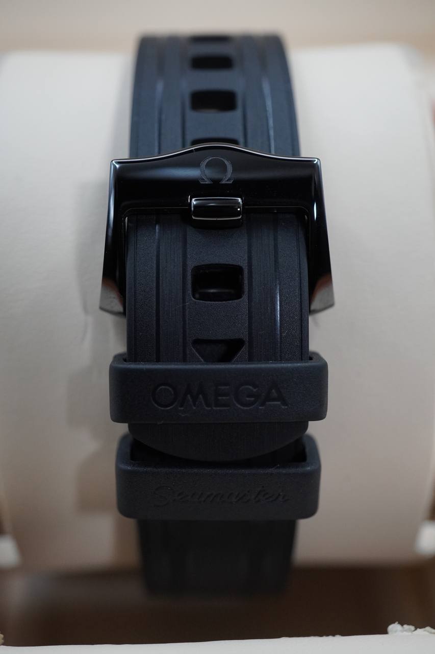 Omega Seamaster Diver 300M “Black Phantom”