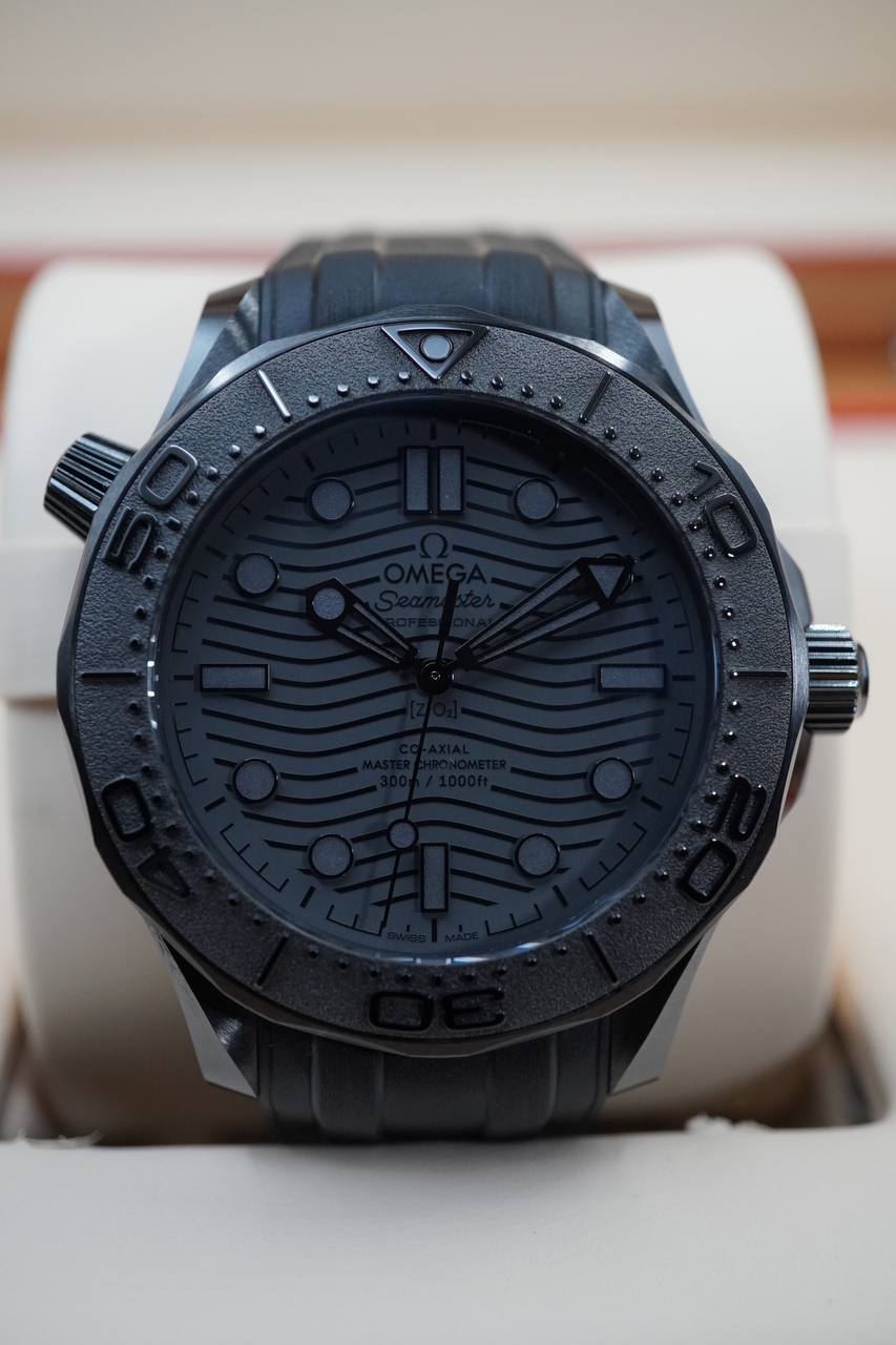 Omega Seamaster Diver 300M “Black Phantom”