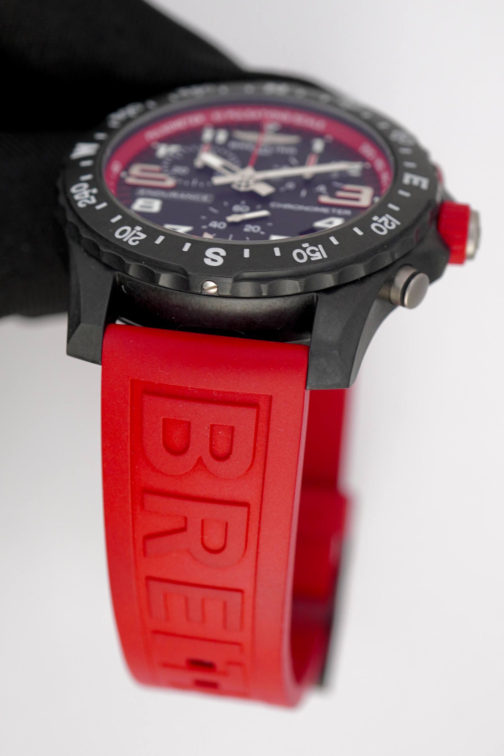 Breitling Endurance Pro Rojo Fibra de Carbono Chronograph