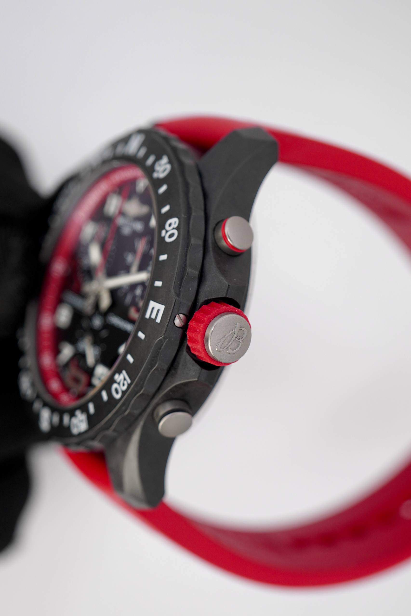 Breitling Endurance Pro Rojo Fibra de Carbono Chronograph