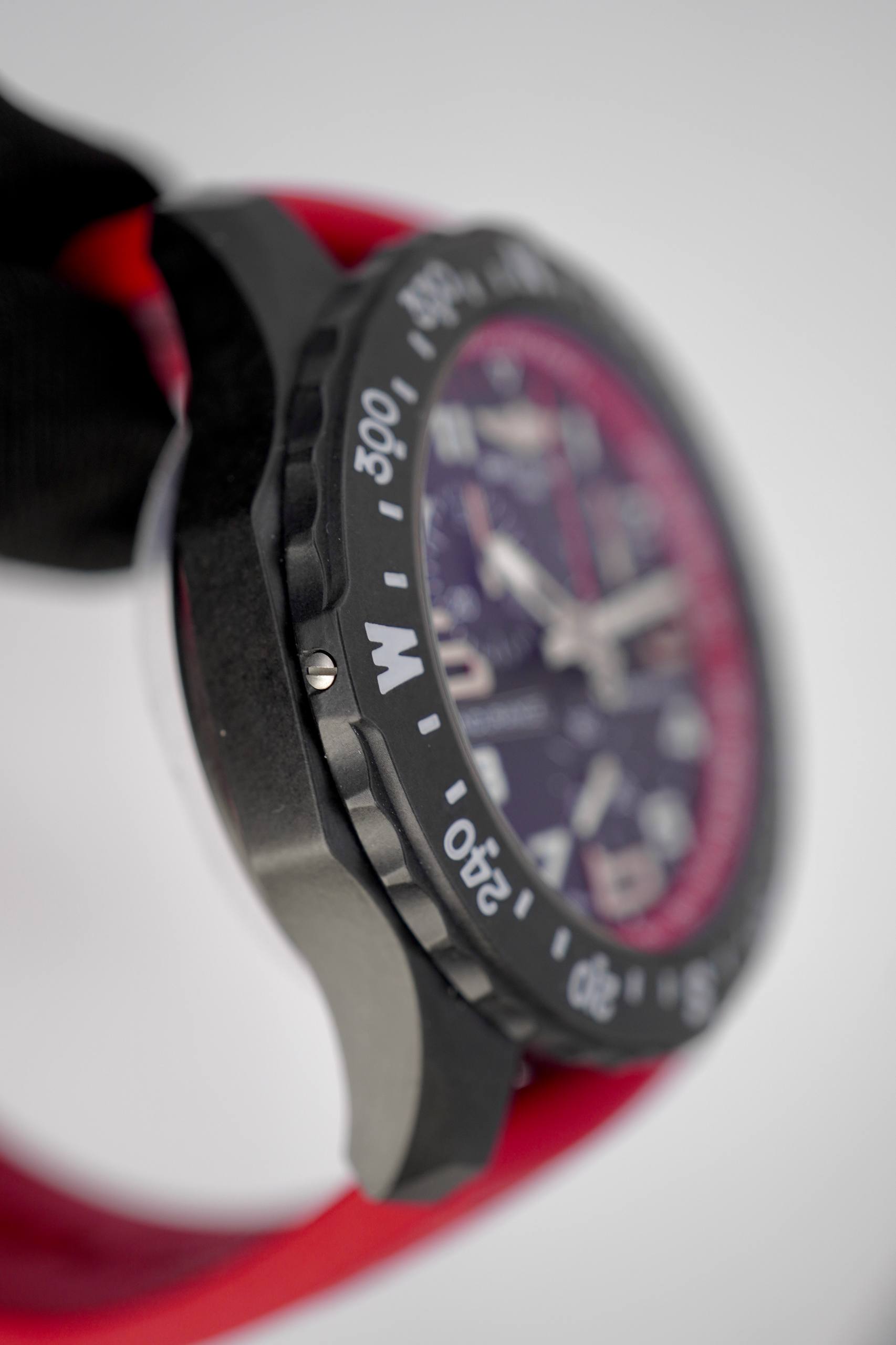 Breitling Endurance Pro Rojo Fibra de Carbono Chronograph