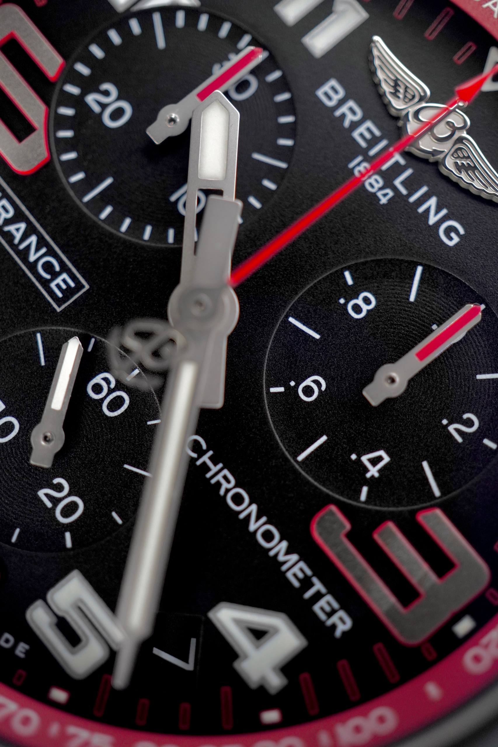Breitling Endurance Pro Rojo Fibra de Carbono Chronograph