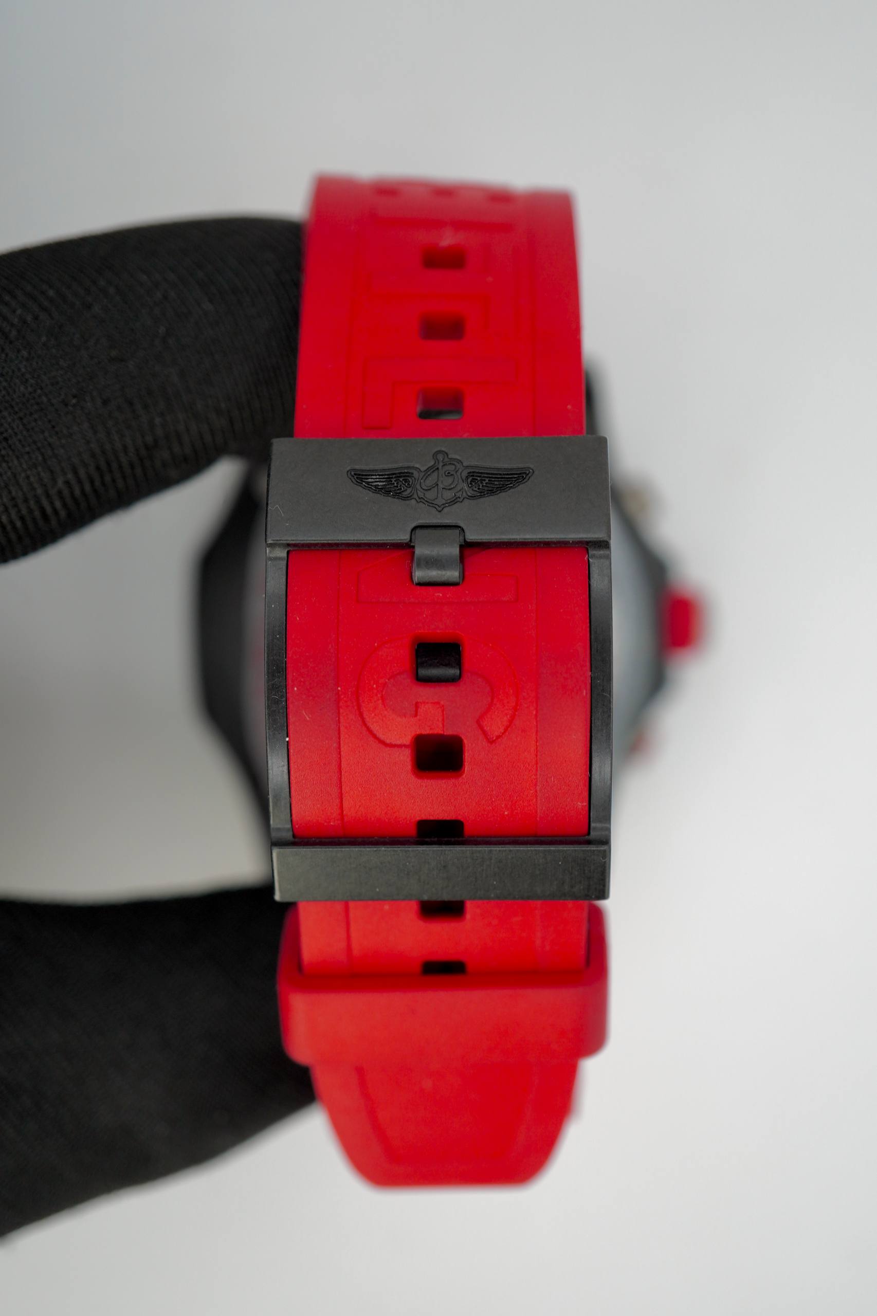 Breitling Endurance Pro Rojo Fibra de Carbono Chronograph