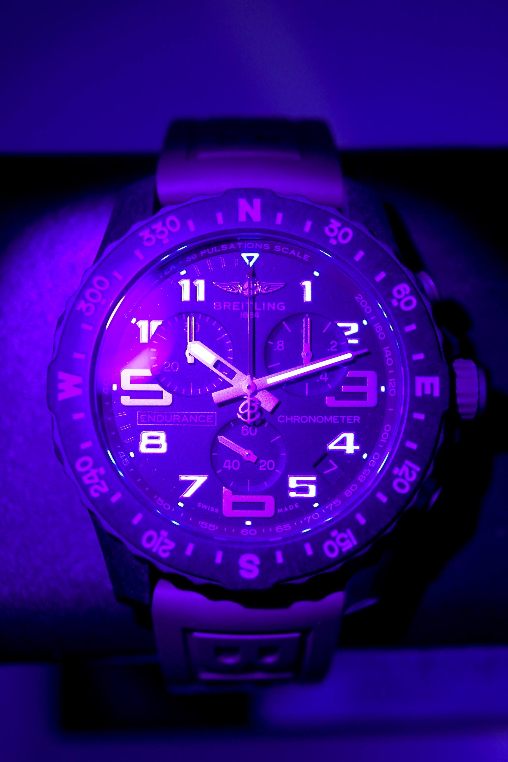 Breitling Endurance Pro Rojo Fibra de Carbono Chronograph