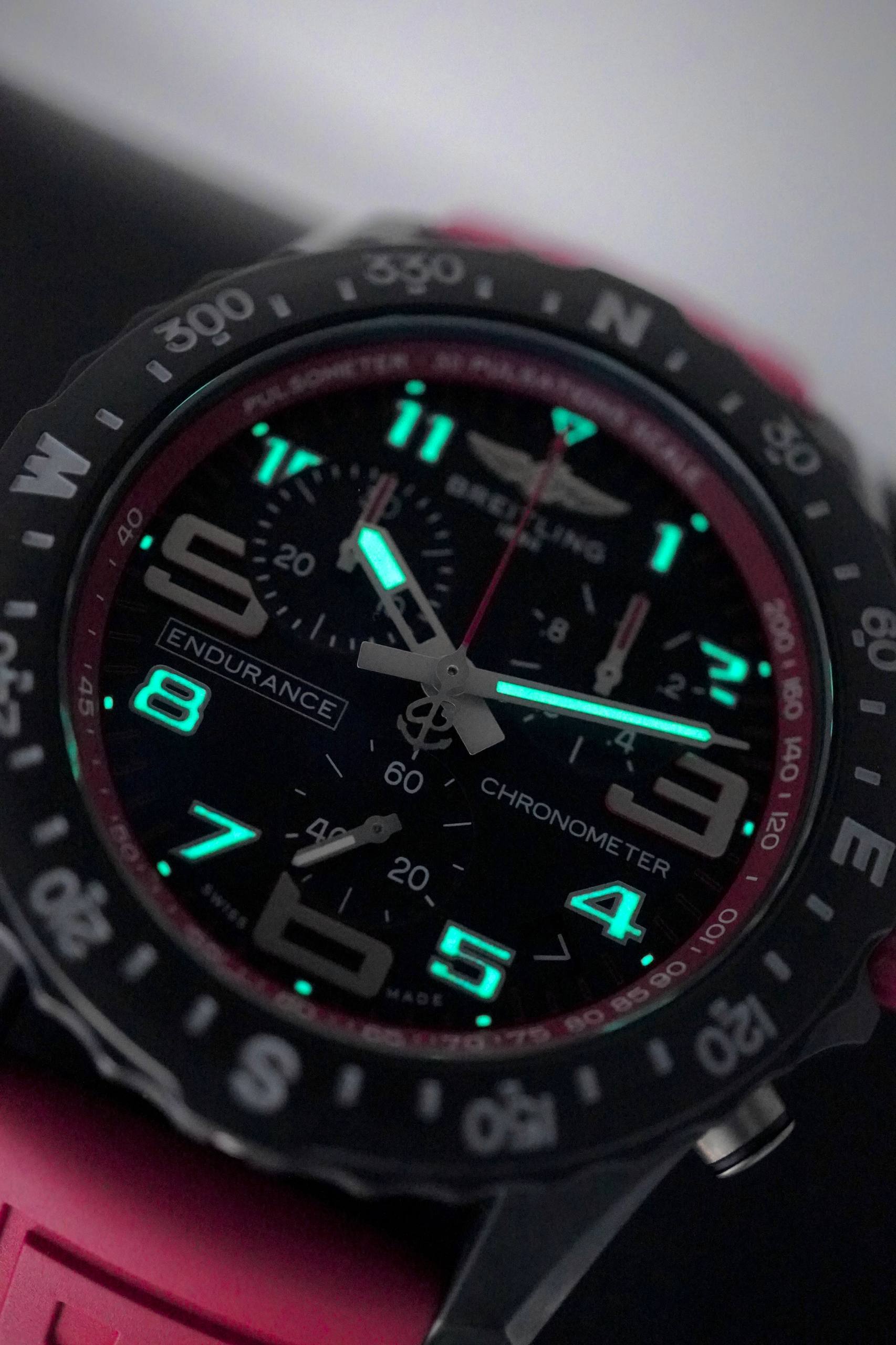Breitling Endurance Pro Rojo Fibra de Carbono Chronograph