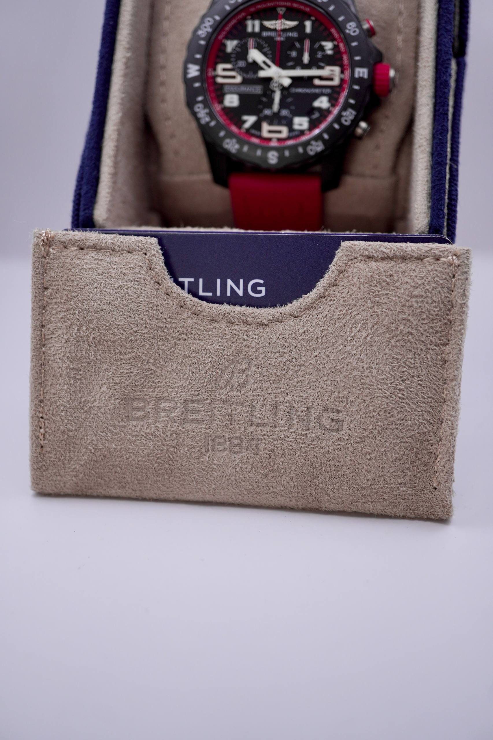 Breitling Endurance Pro Rojo Fibra de Carbono Chronograph