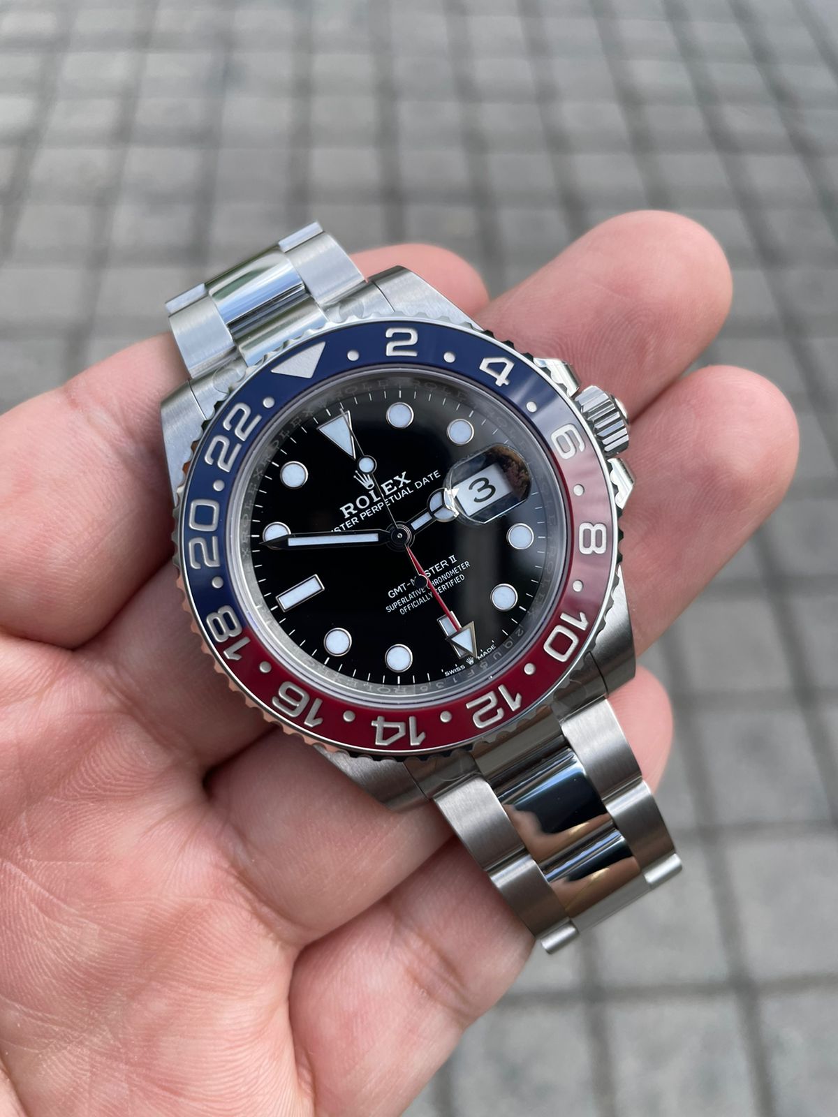 Rolex GMT-MASTER ll "Pepsi" Oystersteel 40mm Dial Negro