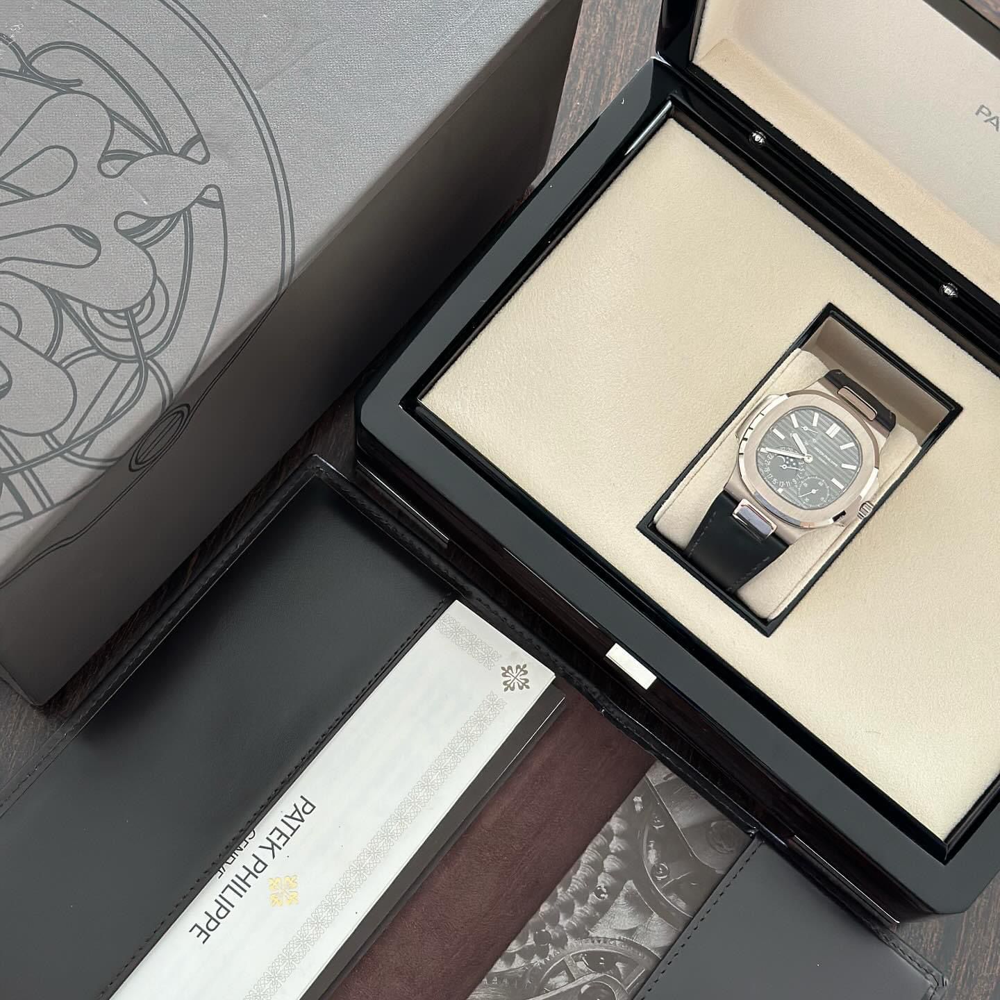 Patek Philippe Nautilus  White Gold 18k