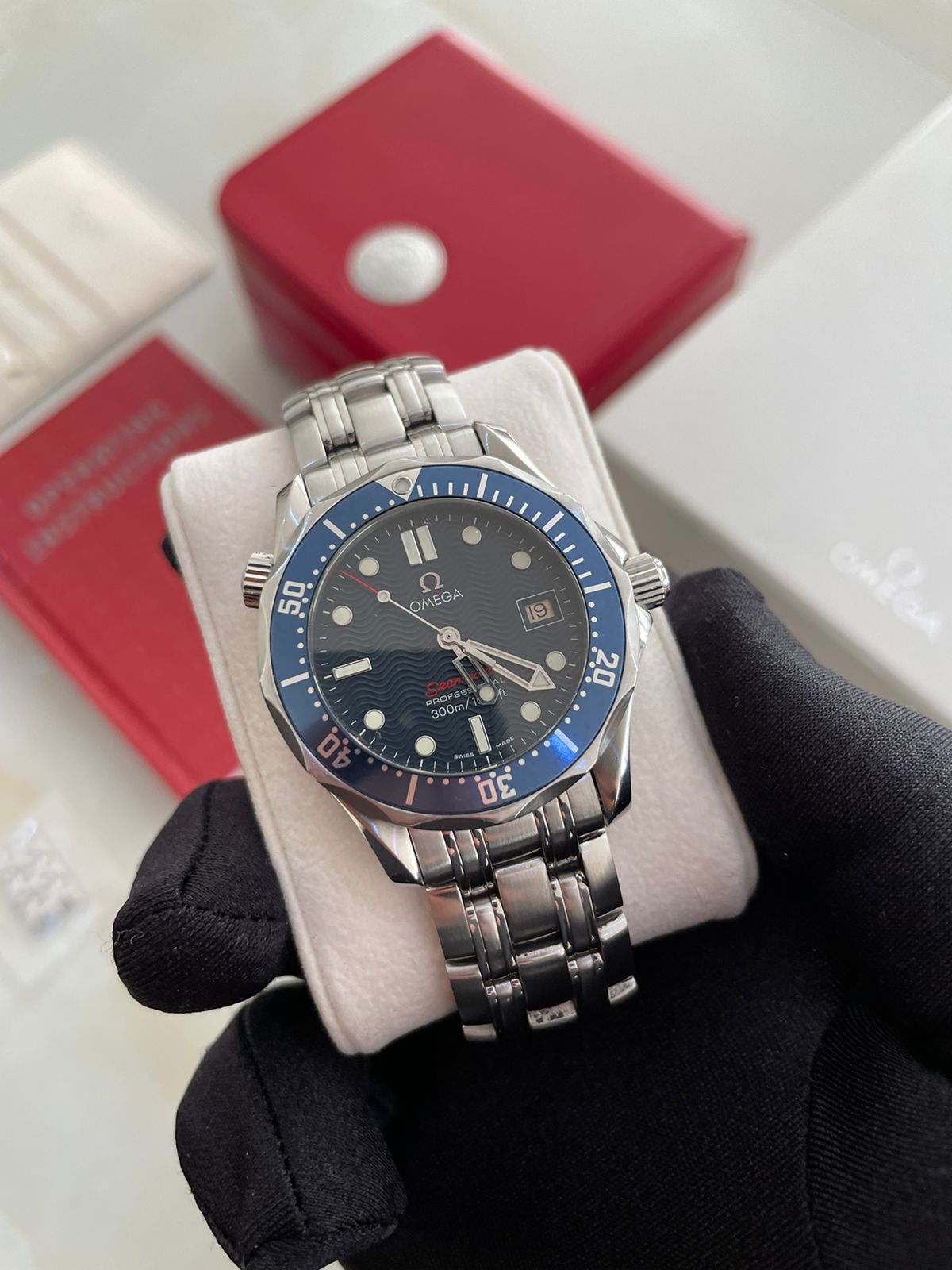 Reloj Omega Seamaster James Bond 300M RED