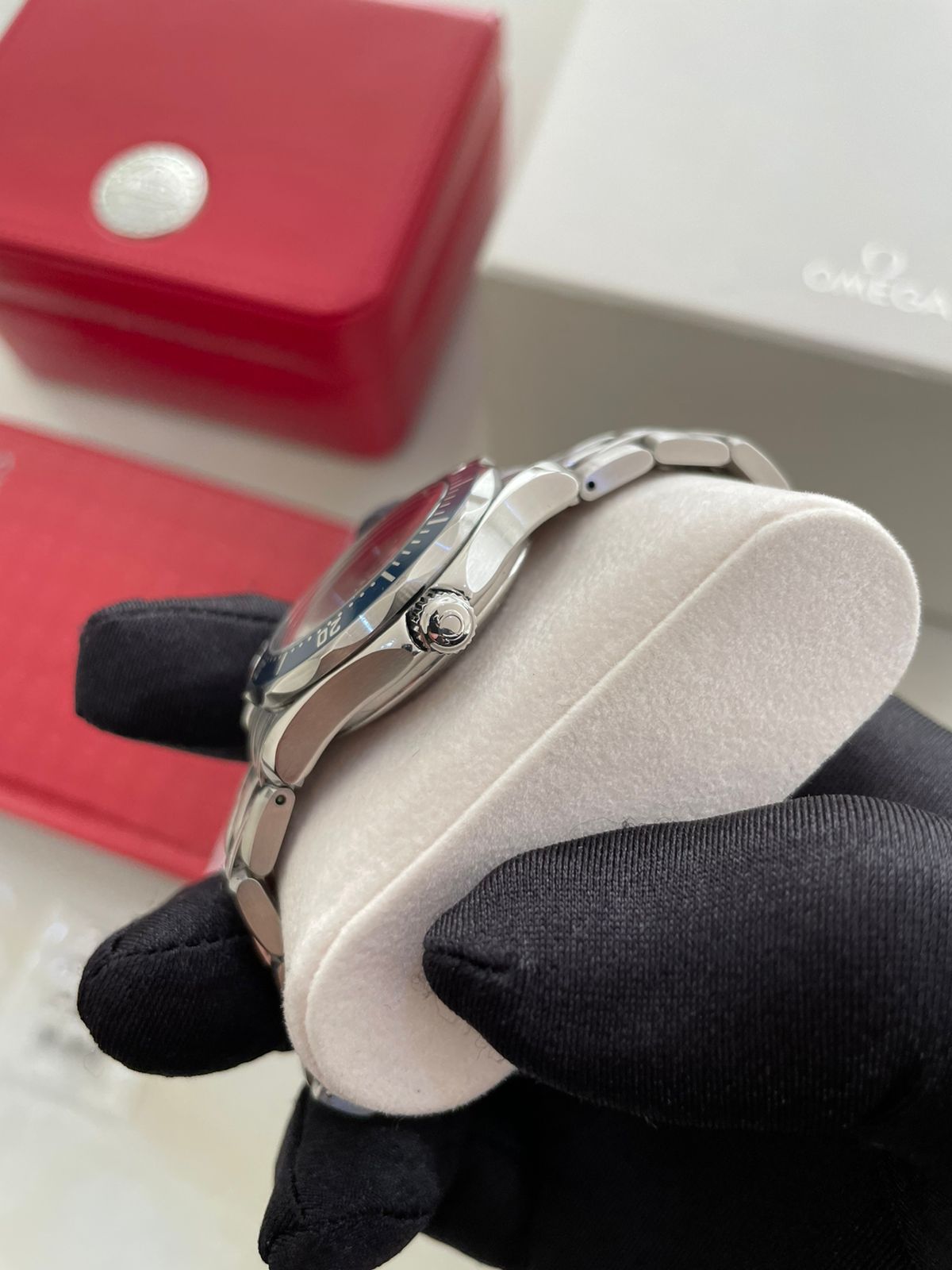 Reloj Omega Seamaster James Bond 300M RED