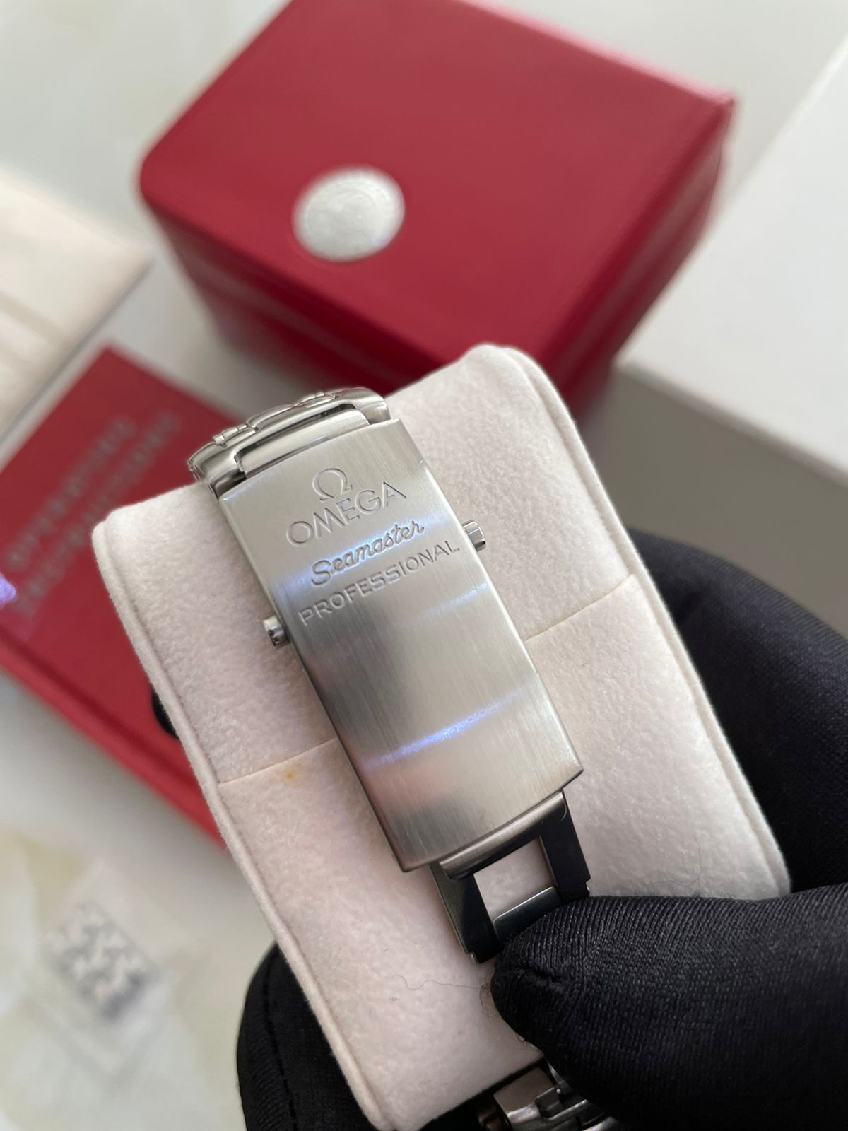 Reloj Omega Seamaster James Bond 300M RED
