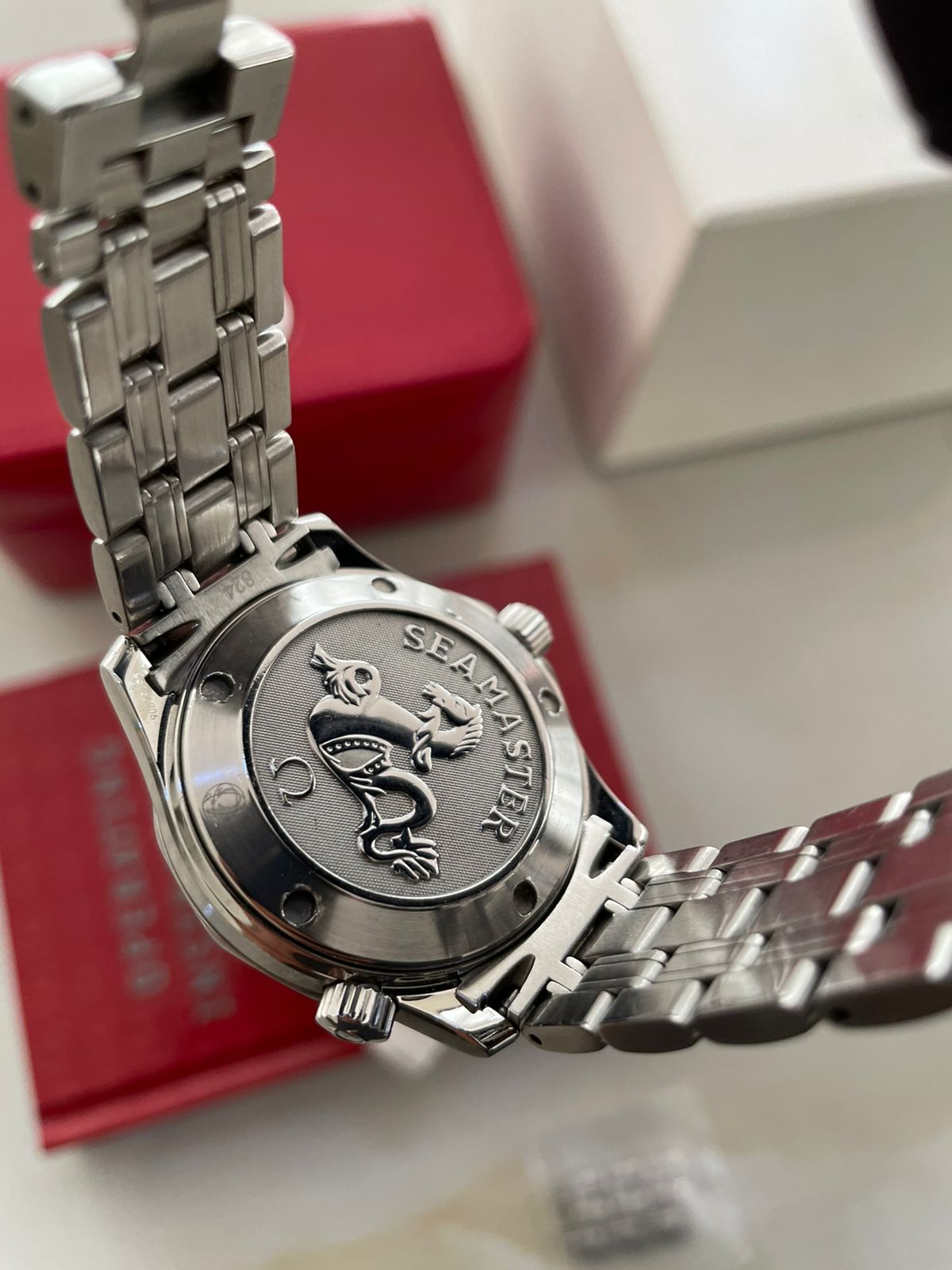 Reloj Omega Seamaster James Bond 300M RED